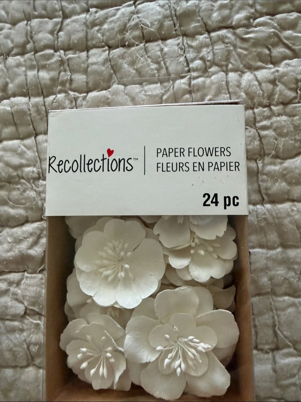 Recollections White Paper Flower Embellishments - Pack of 24